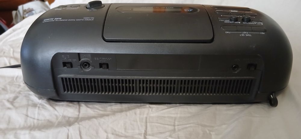 Radio casetofon cu ceas panasonic