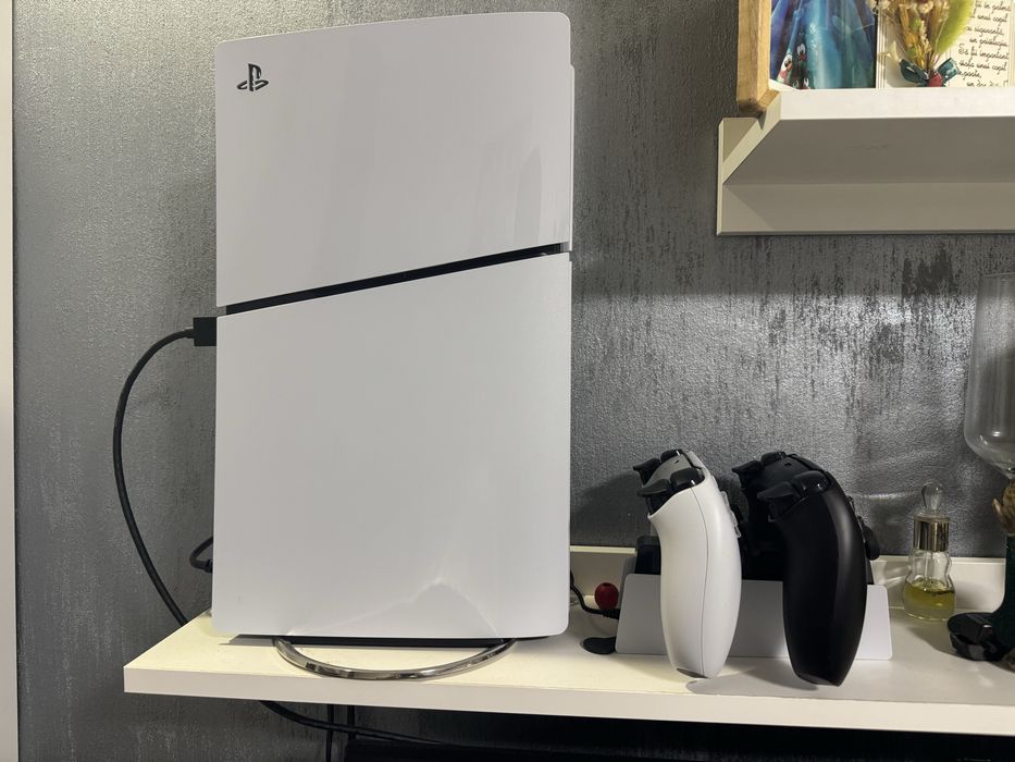 Vand Playstation 5 Slim 2 TB, 2 controllere, FACTURA si GARANTIE!