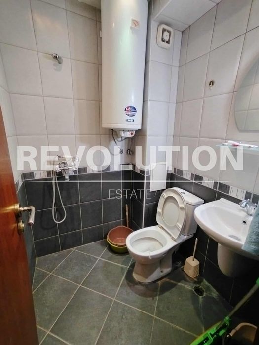 Двустаен апартамент в района на Колхозен пазар!