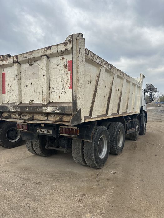 Man самасвал