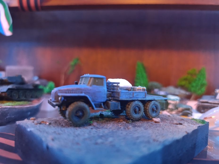 Диорама с Уралом,  1/100 масштаб