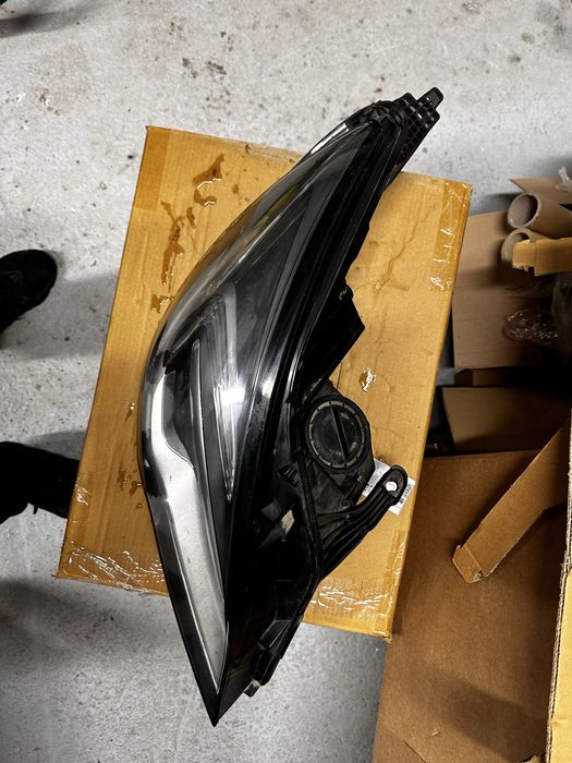 Far dreapta opel astra k..