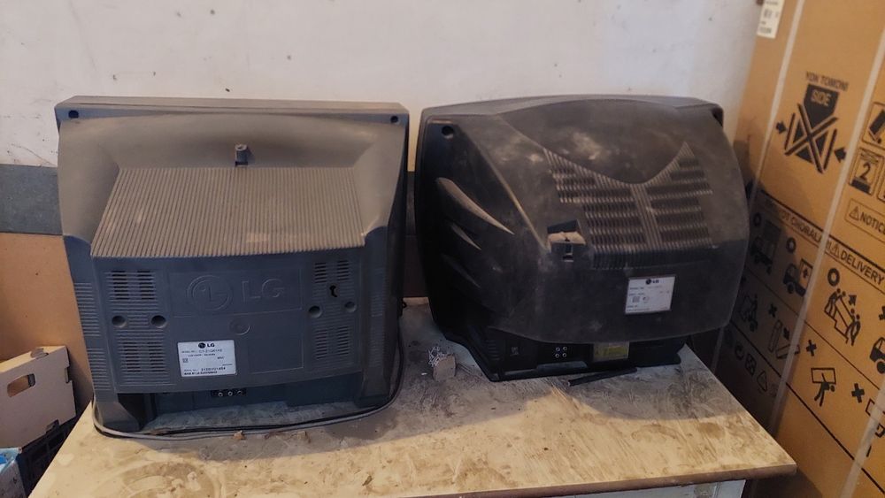 Телевизор и подставка