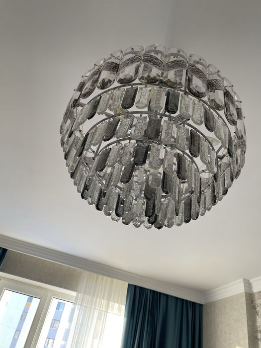 Продам люстрю ,большая из двенадцати рожков