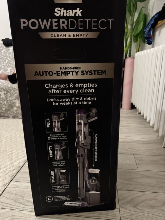 Aspirator Shark , model PowerDetect Clean & Empty Vacuum