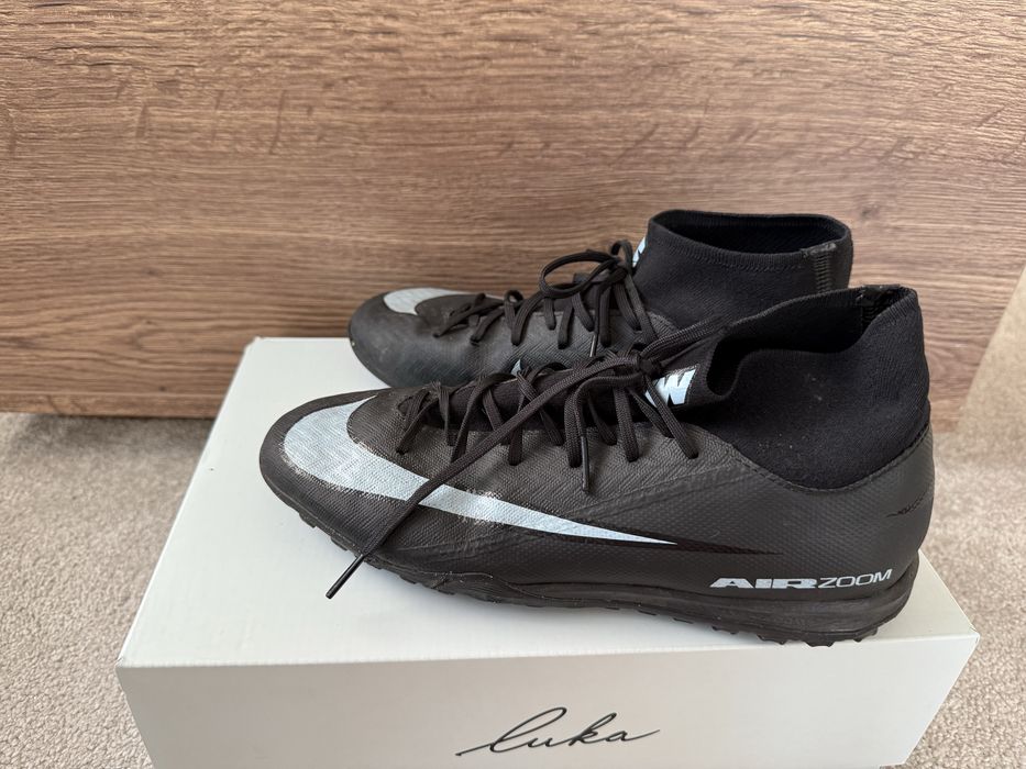 Nike маратонки за футбол
