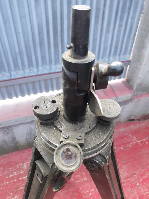 Trepied vechi  militar , marca IOR