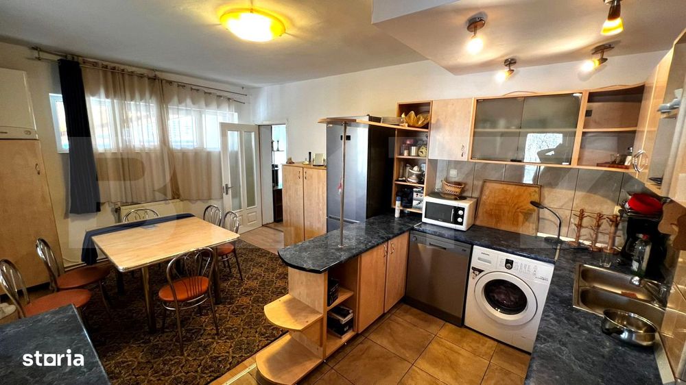 Casa de vanzare 7 camere, 300 mp utili, teren 839 mp, zona centrala