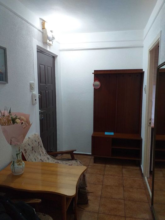 Pers. fizica inchiriez apartament 2 camere semidecomandat in Pod Ros