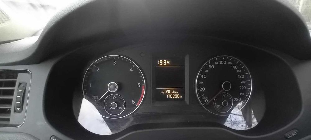 Volkswagen Jetta 1.6 TDI – 2013 – 105 CP – stare perfectă, primul și unicul proprietar România