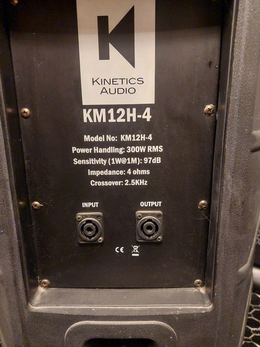 Vind 4 boxe ne ubmlate la ele cu cabluri stație mixer și 2 trepiezi