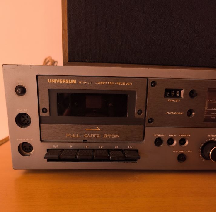 Касетeн стерео ресийвър Universum