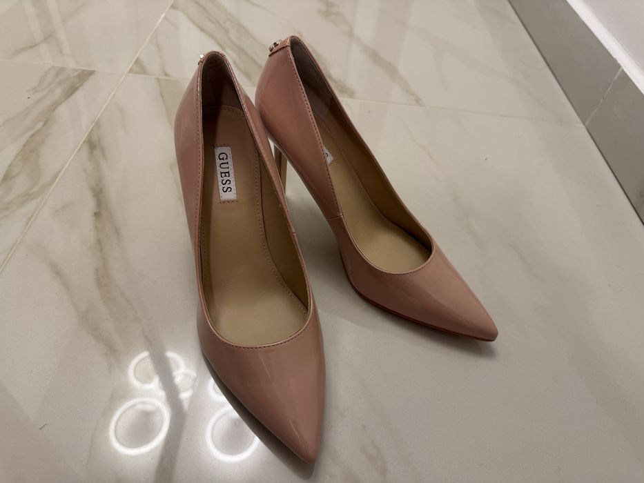 Pantofi nude lac Guess noi