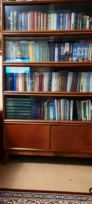 Шкаф книжный 5 полок.