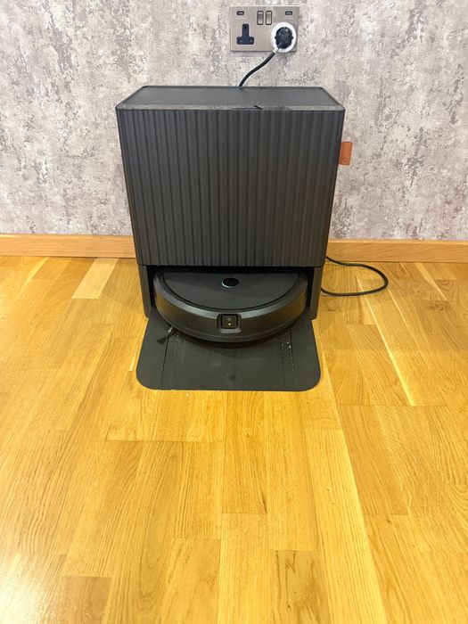 Robot de aspirare și mop iRobot Roomba Combo 10 Max cu stație AutoWash – Utilizat