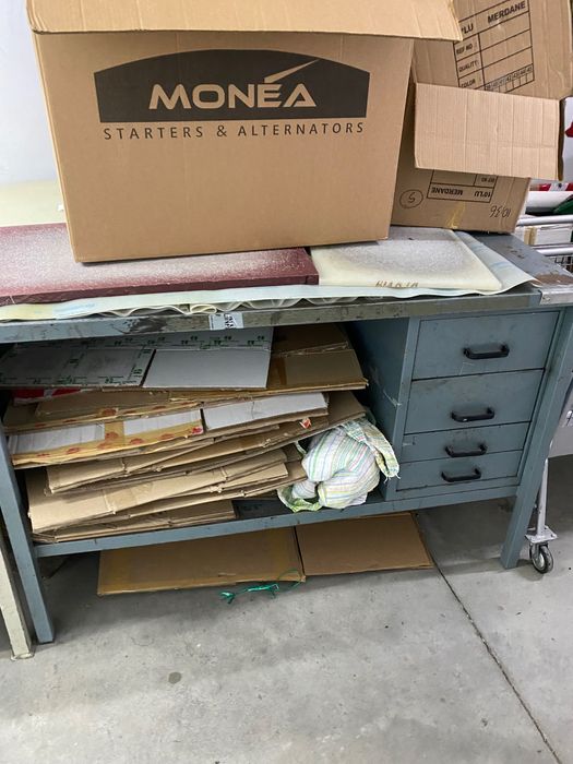 Метална работна маса