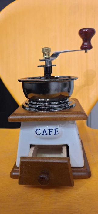 Нова Ретро Мелачка на Зърна Механична Кафемелачка 2 Варианта