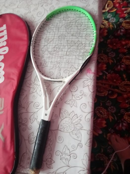 Катта теннис учун ракет.сотилади холати яхши кулай ва мустахкам  ишлан