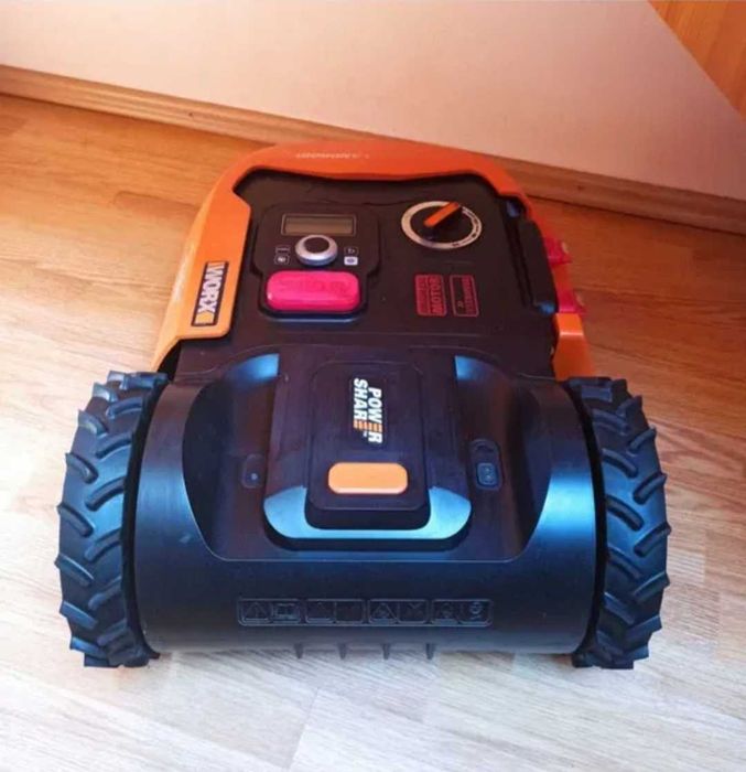 Robot tuns iarba Worx Landroid L WR147E.