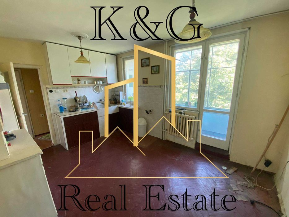 Продава се Четиристаен апартамент в Разград, Център - 99 кв.м за 1082 €/кв.м - Снимка #1