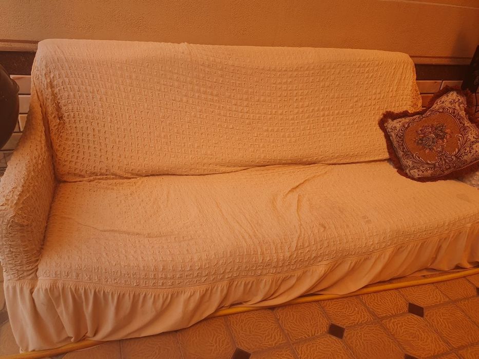 Диван , кресло с чехолом