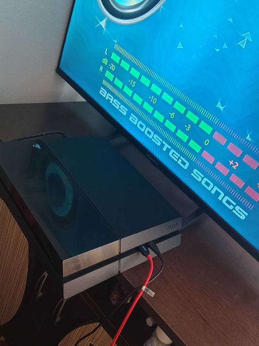 Vând consolă PS 4