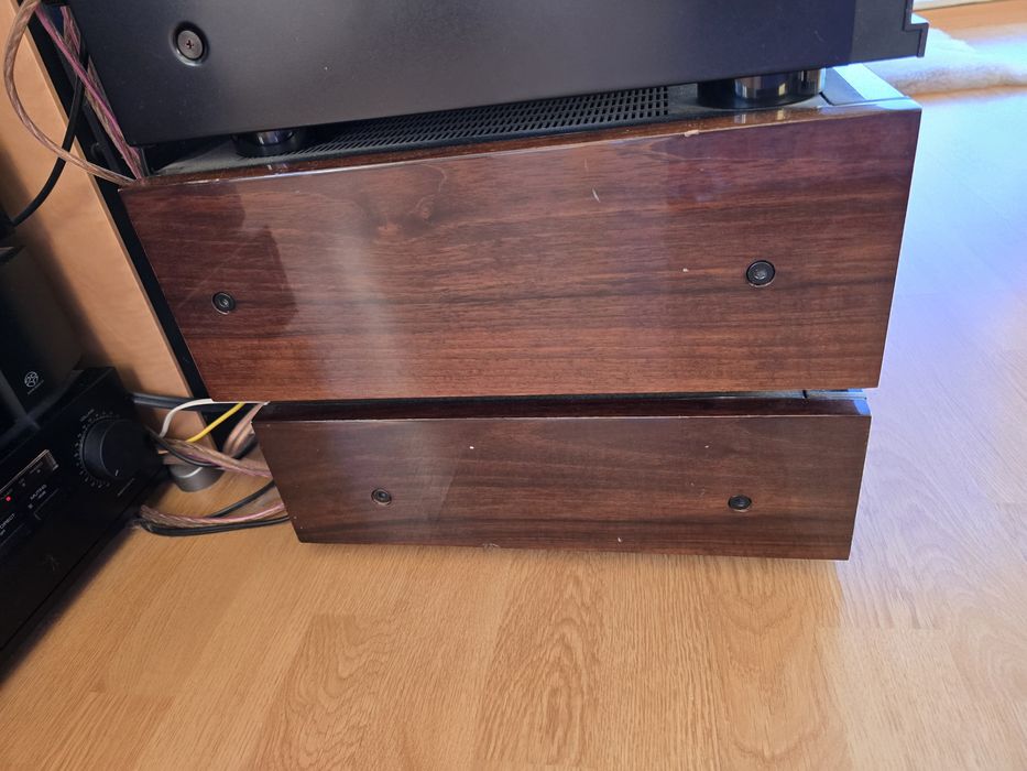 Продавам крайно стъпало Pioneer M-90 и предусилвател Pioneer C-90.