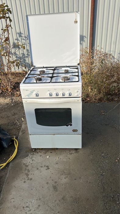 Продам газовую плиту Gefest