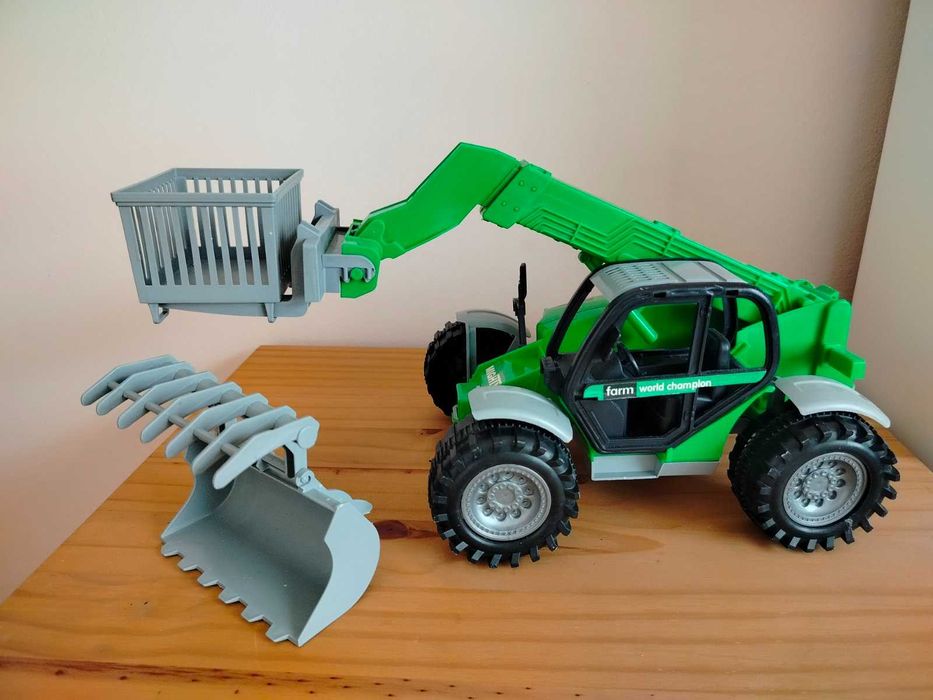 Лот детски играчки- автовоз, багер, строител и мотор