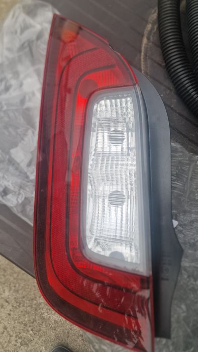 Продавам ляв стоп за Шкода Sitigo