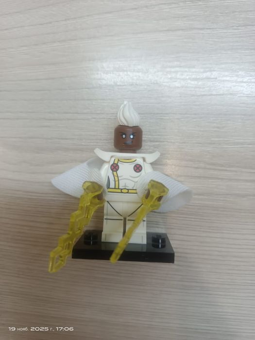 Лего оригинальные фигурки.