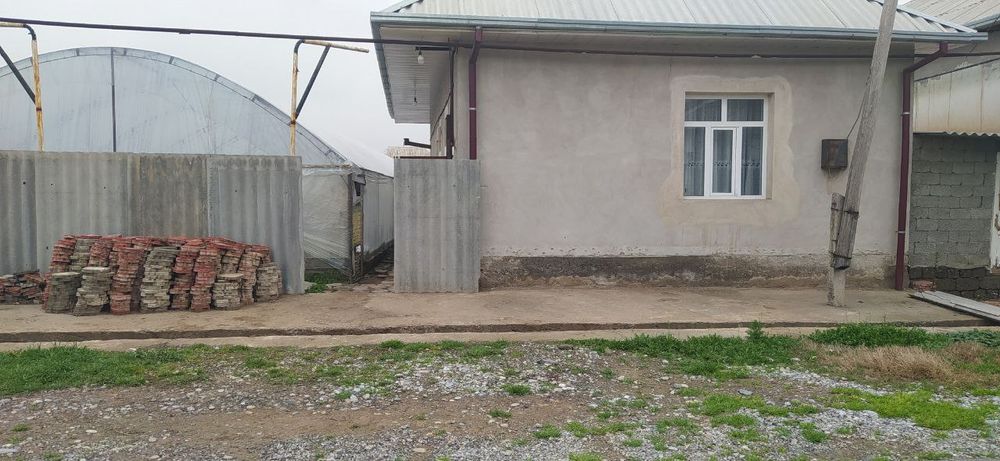 Срочни уй сотилади