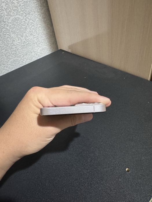 iPhone 13 розовый цвет