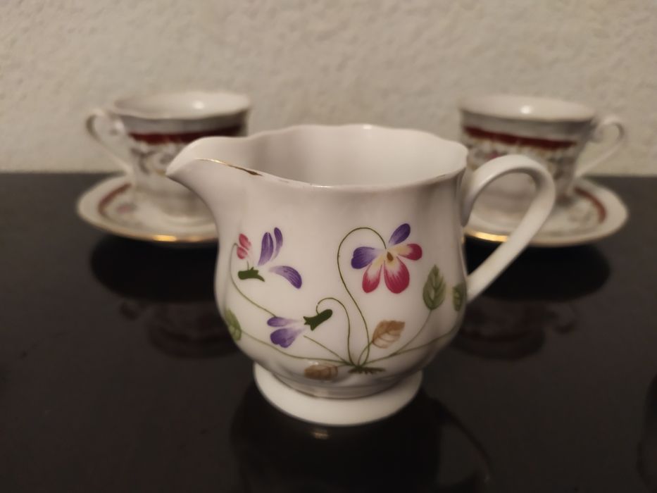 Кофейный набор (чашки, тарелочки, молочница)