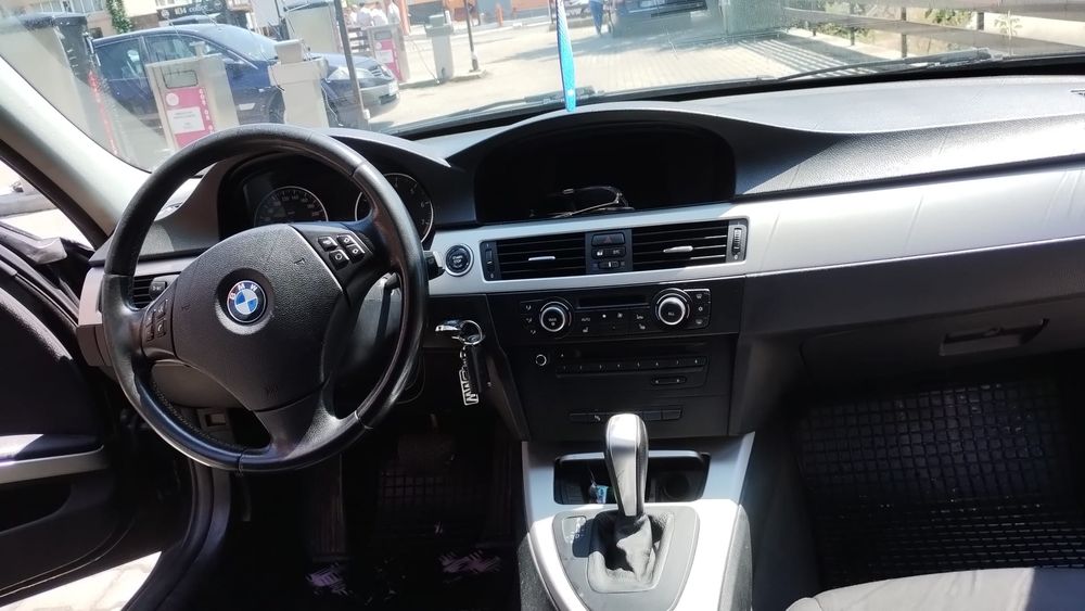 BMW seria 320i an 2011