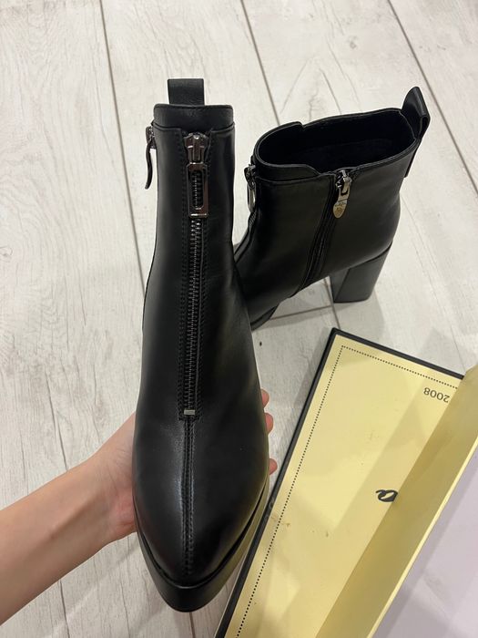 Продаю ботильоны