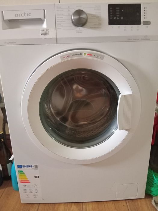 Vând mașina de spălat Arctic