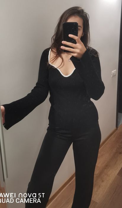 Bluza cu decolteu în forma de inima