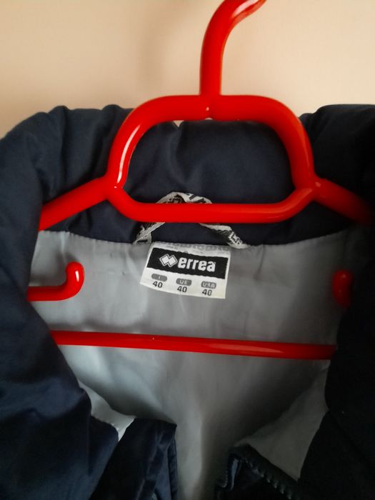 Vestă impermeabilă toamnă/iarnă cu glugă,mărimea M,buzunare cu fermoar