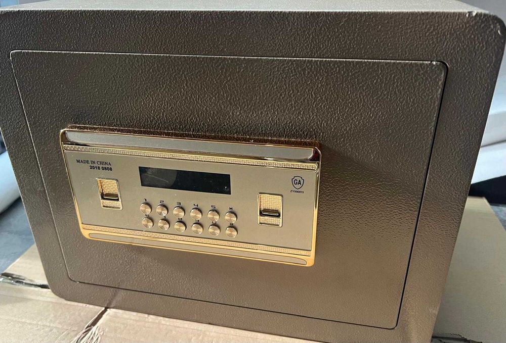 Seif cu doua chei, ecran defect