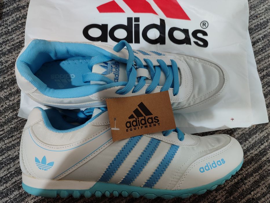 Кроссовки новые 40 рр