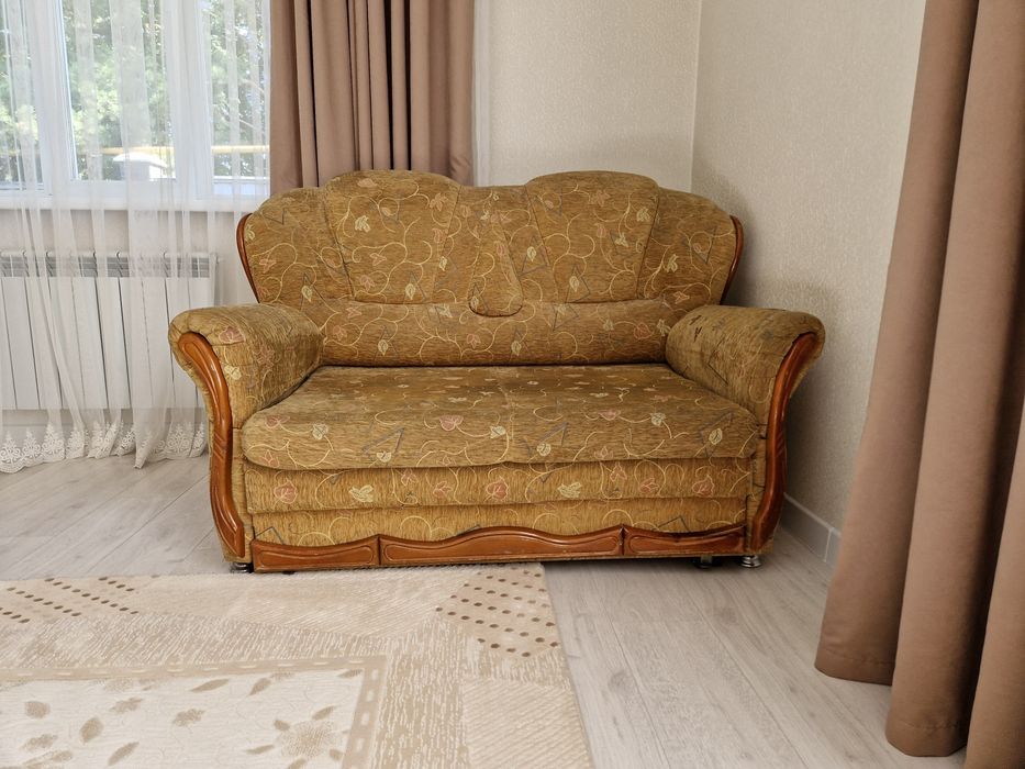 Диван  2-х местный