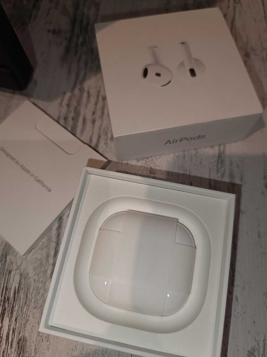 Безжични слушалки Apple - AirPods 4, TWS, бели + AirPods 4 Ear Hooks (силиконови приставки)