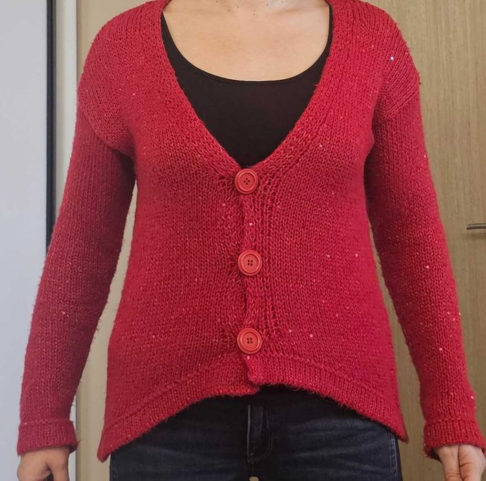 Дамска жилетка в червено