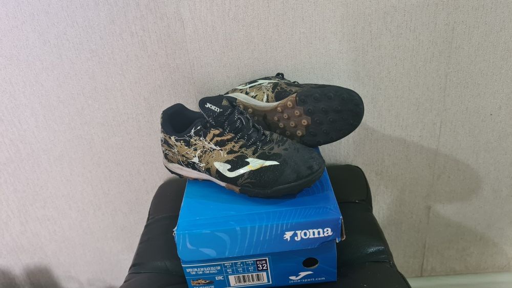 Футбольные бутсы 32 размер.