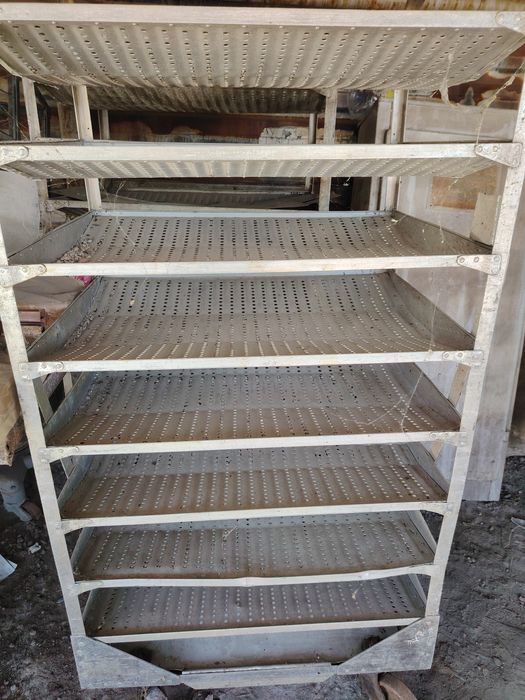 Стеллажи для хлеба. Дежа для тестомеса