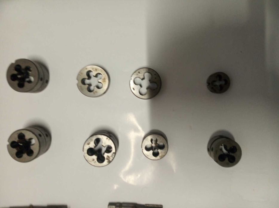 Продавам плашки и метчици