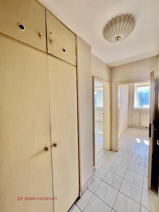 Продава се Тристаен апартамент в София, Младост 1 - 98 кв.м за 3240 €/кв.м - Снимка #11