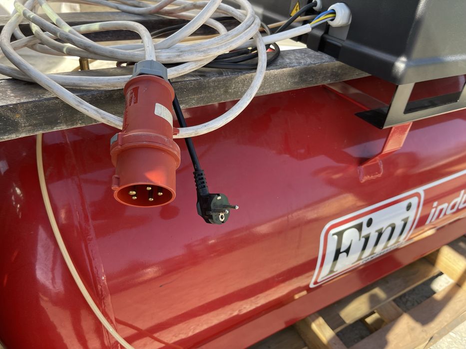 Compresor cu surub Fini 7,5kw cu rezervor 500l si uscator aer An 2021