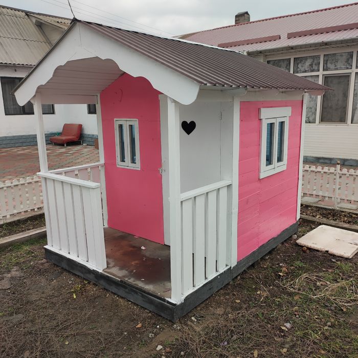 Детский  домик и качелья